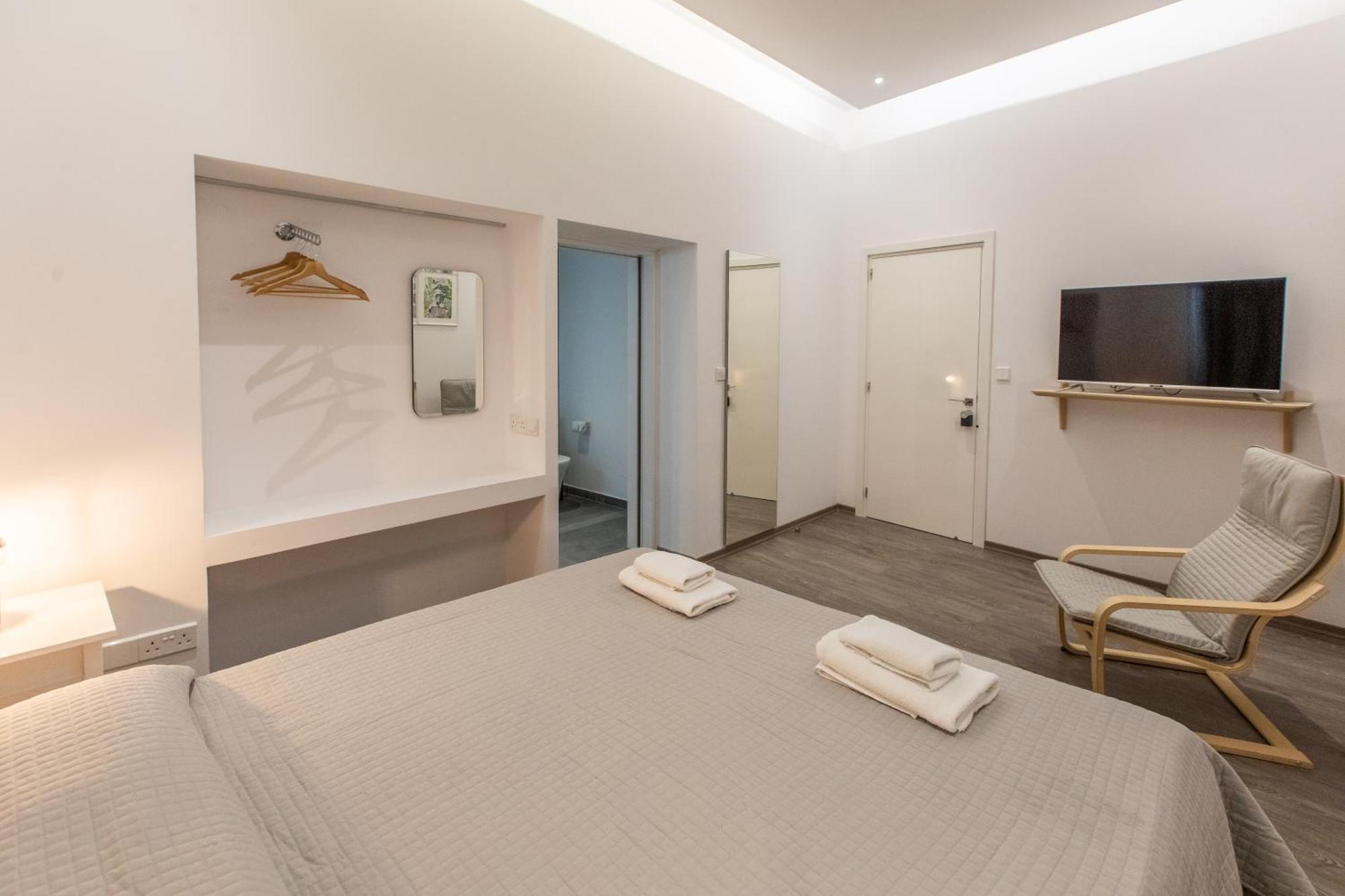 Rooms - Unique Staying In Paphos Centre Номер фото