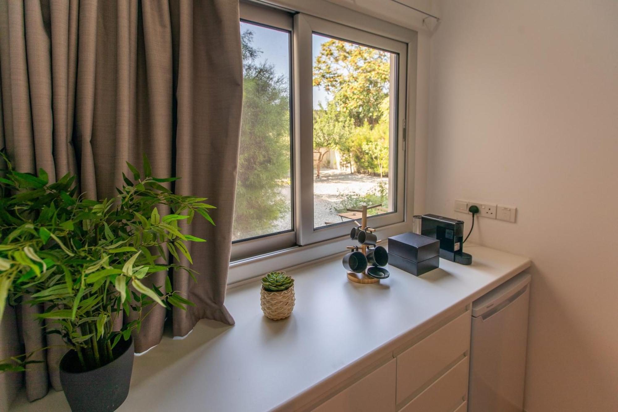 Rooms - Unique Staying In Paphos Centre Номер фото